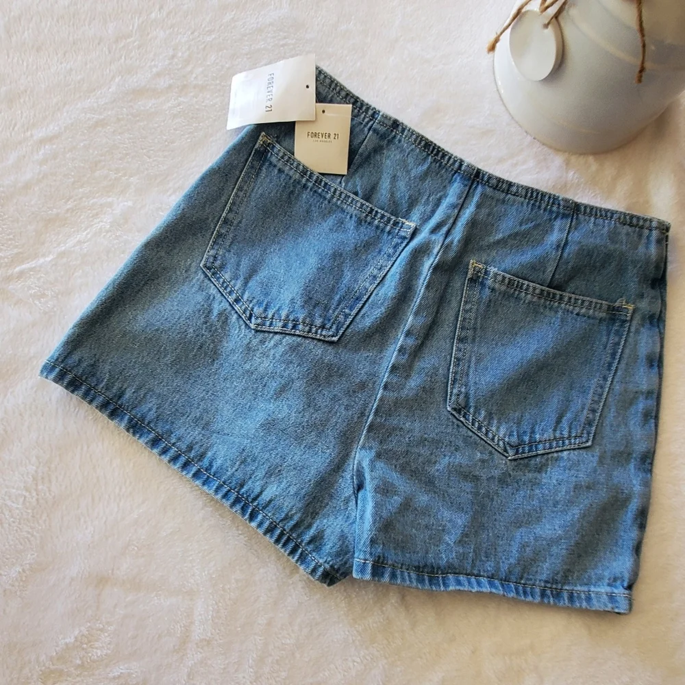 Women shorts - Picture 8 of 11